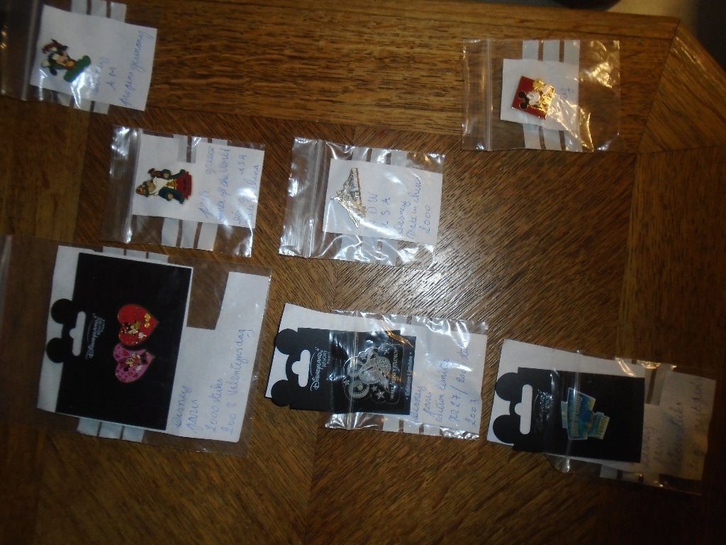 pins varia merken en reklame en disneyland, Collections, Enlèvement