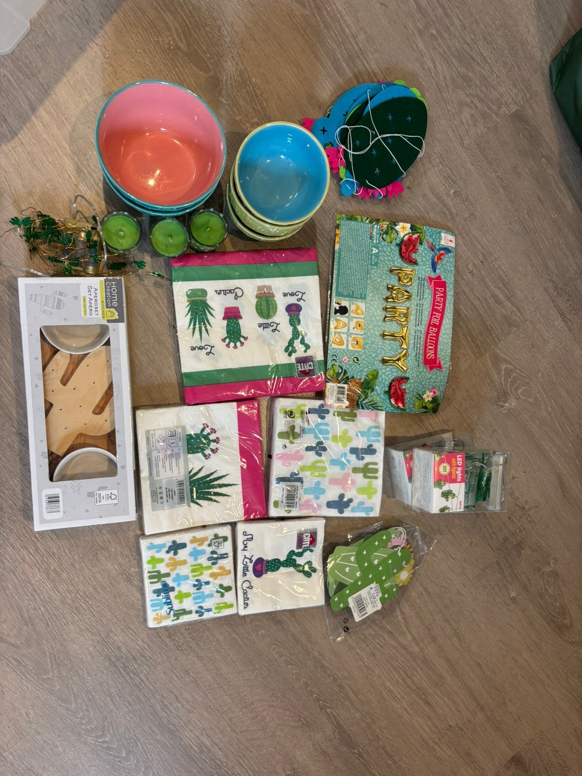Décoration de fête sur le thème des cactus, Enlèvement ou Envoi, Utilisé