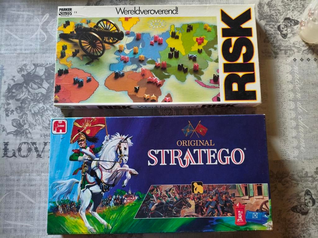 RISK (boîte blanche Parker) + Stratego (version Jumbo), Hobby & Loisirs créatifs, Enlèvement