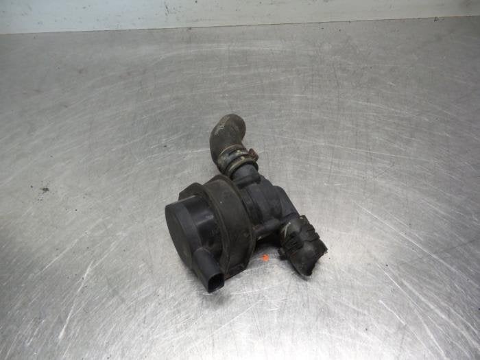 Pompe à eau supplémentaire d'un Audi A4 (A4 01-), -, 3 mois de garantie, Audi, Utilisé