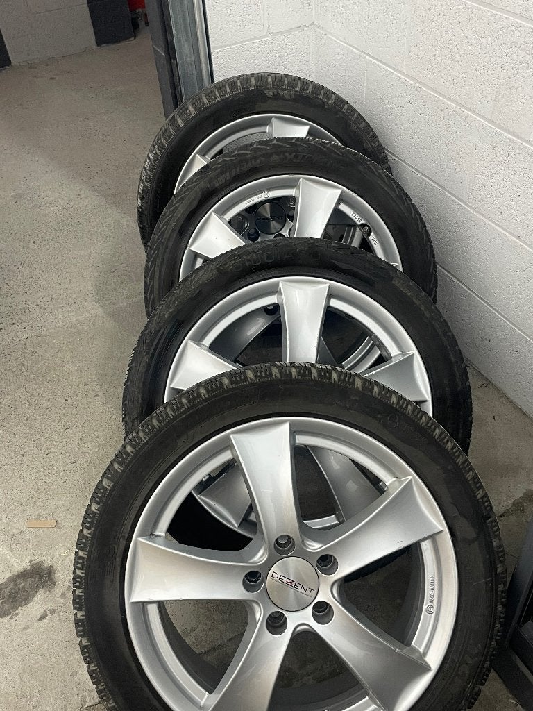Winter tyres, Autos : Pièces & Accessoires, Pneus et Jantes, Pneus hiver, Véhicule de tourisme, 17 pouces