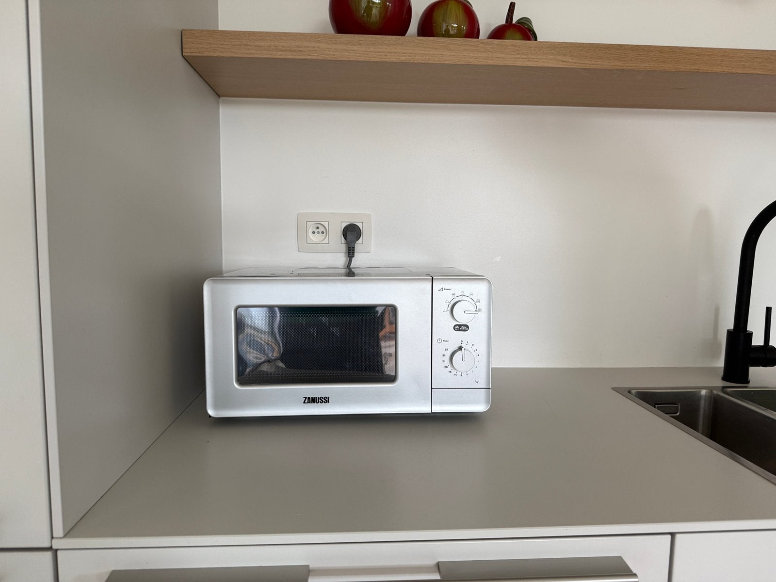 Te koop Zanussi microgolfoven, Ophalen, Zo goed als nieuw, Microgolfoven