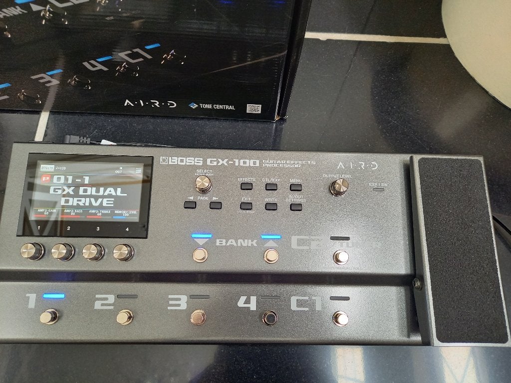 GX-100 Boss gitaar en bas multieffect pedalboard, Ophalen, Zo goed als nieuw, Multi-effect
