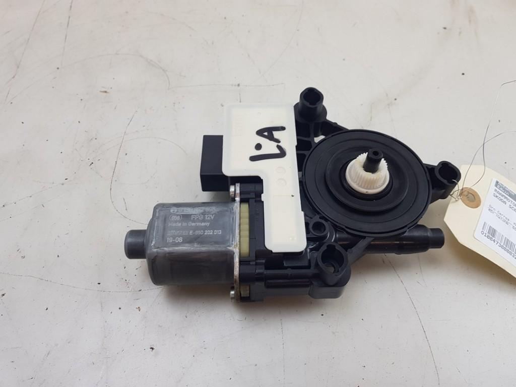 MOTEUR LEVE VITRE ELECTRIQUE Skoda Scala (|5Q0959407|), Utilisé, Skoda