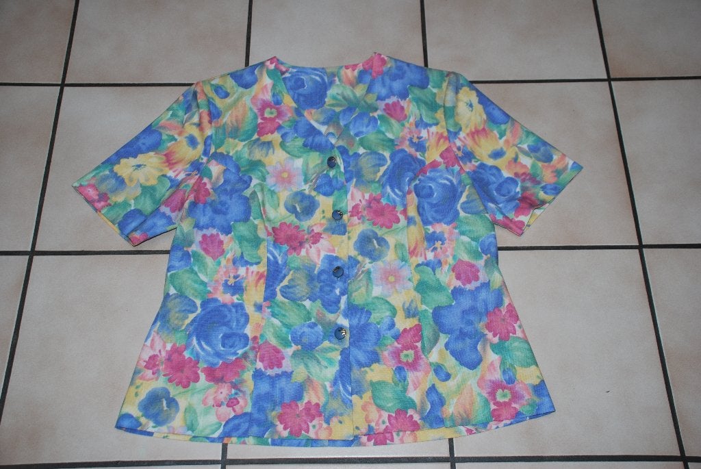 Geel, roze, groen, blauwe zomerjas met bloemen T48 als NIEUW, Kleding | Dames, Ophalen of Verzenden, Zo goed als nieuw, Maat 46/48 (XL) of groter