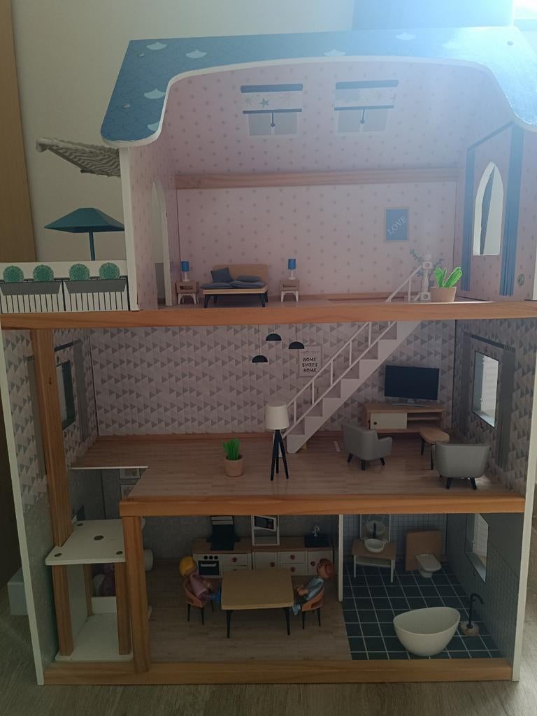 Maison de poupées, Enlèvement, Maison de poupées