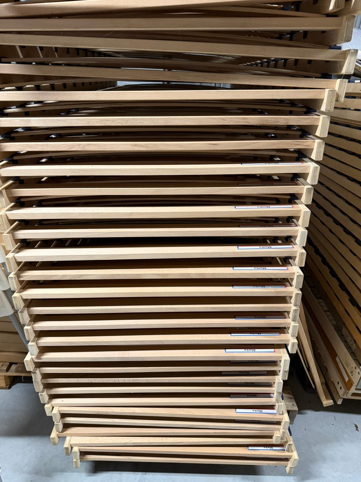 60x sommiers à lattes en 1 lot, Enlèvement, Comme neuf