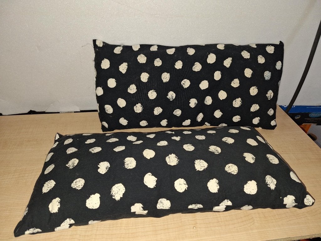 2 kussens, Huis en Inrichting, Woonaccessoires | Kussens, Ophalen of Verzenden, Zo goed als nieuw, Sierkussen