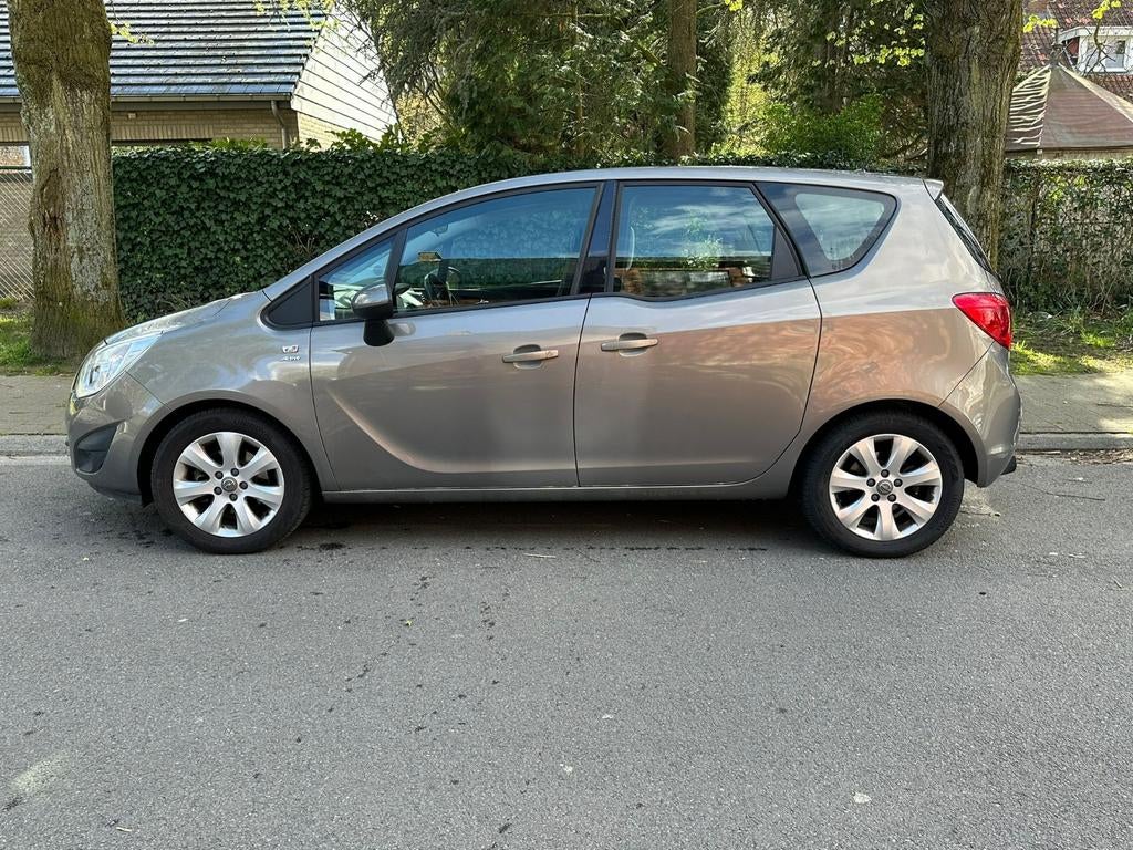 Opel Meriva 1.4 benzine, Euro 5, Handgeschakeld, 1400 cc, Particulier
