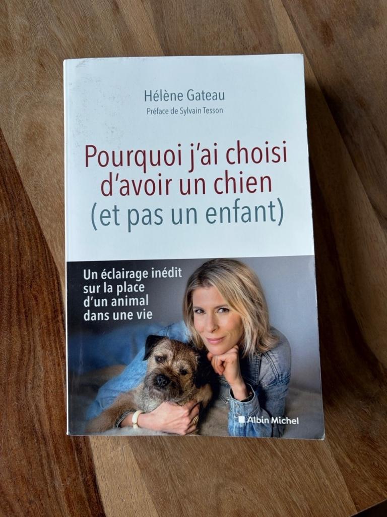 Pourquoi j'ai choisi d'avoir un chien (et pas un enfant), Boeken, Psychologie, Hélène Gateau, Ophalen of Verzenden, Zo goed als nieuw