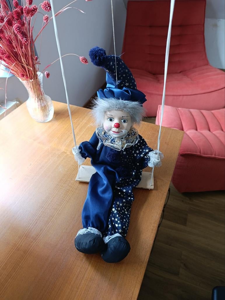 Clown sur une balançoire, Enlèvement ou Envoi
