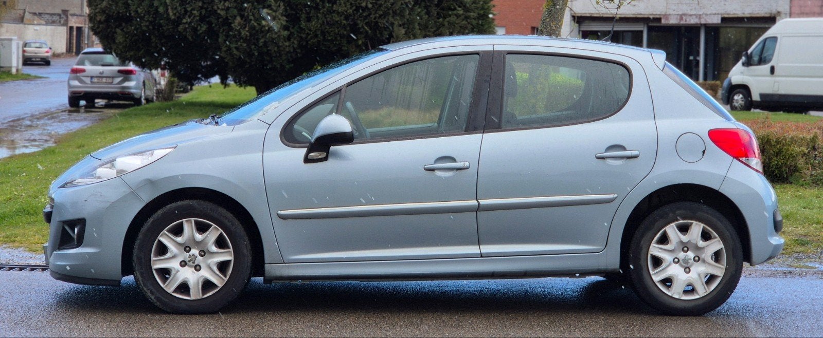 Peugeot 207.14ess 2011.145000km clima 2800€, Euro 5, Boîte manuelle, 5 portes, Particulier