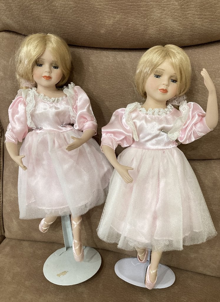 zolderopruiming: 2 mooie porseleinen ballerina's op staander, Verzamelen, Poppen, Ophalen of Verzenden, Zo goed als nieuw, Pop