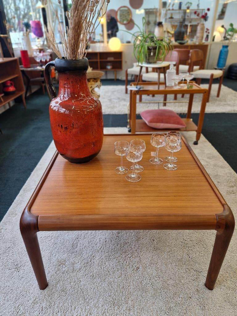 Vintage Deens design salontafel ronde hoeken, Ophalen, Gebruikt, Hout, Vierkant
