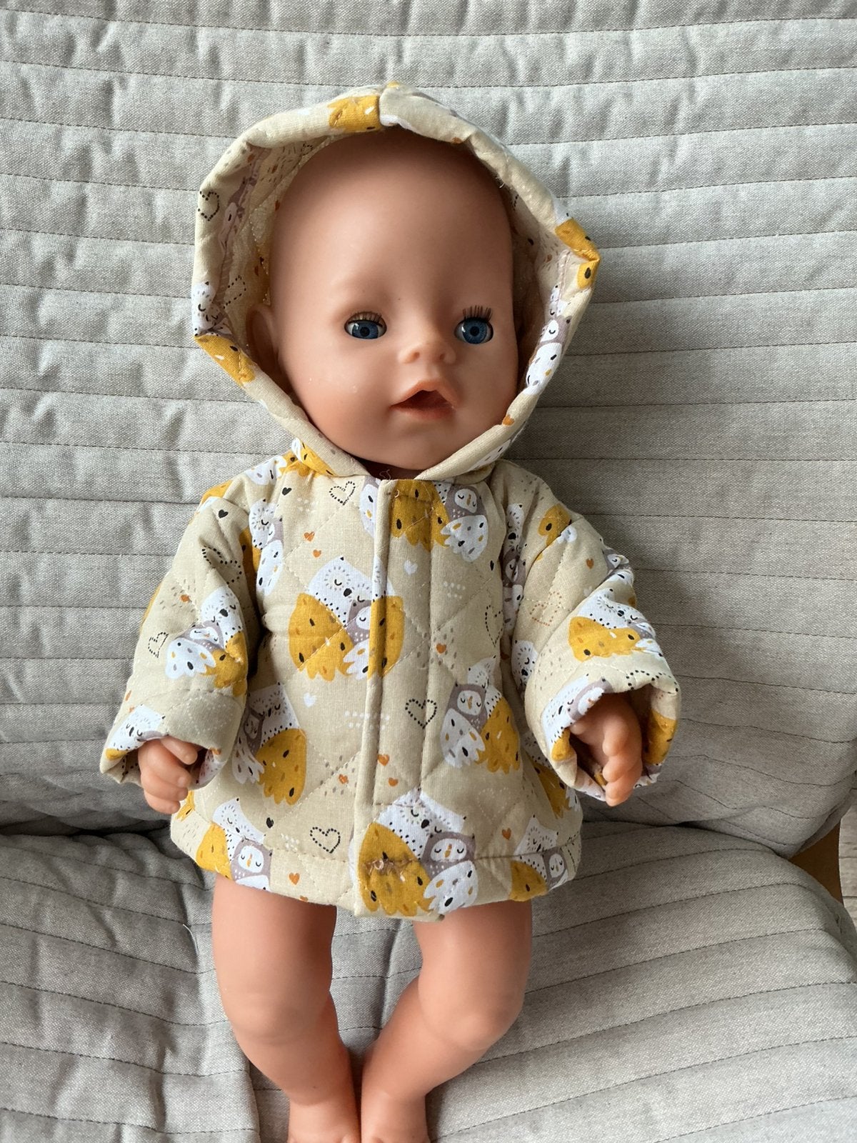 181. Babyborn: Nieuw gewatteerd jasje let uiltjes, Ophalen of Verzenden, Nieuw, Babypop
