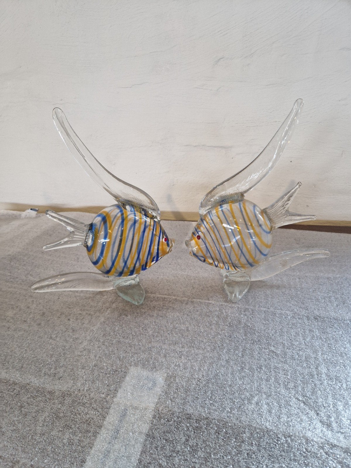 2 statues en verre « poisson », Enlèvement