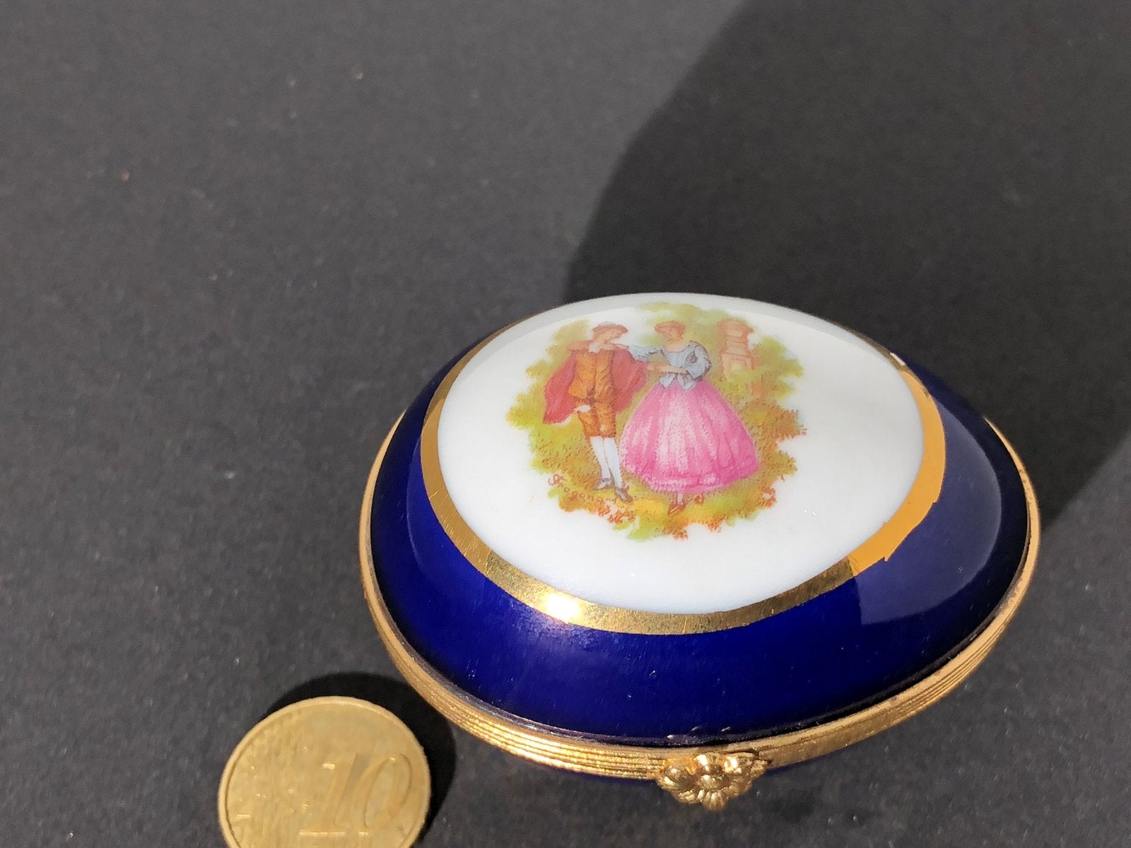 Superbe oeuf de coledtion en porcelaine de Limoges, Enlèvement ou Envoi, Comme neuf, Porcelaine