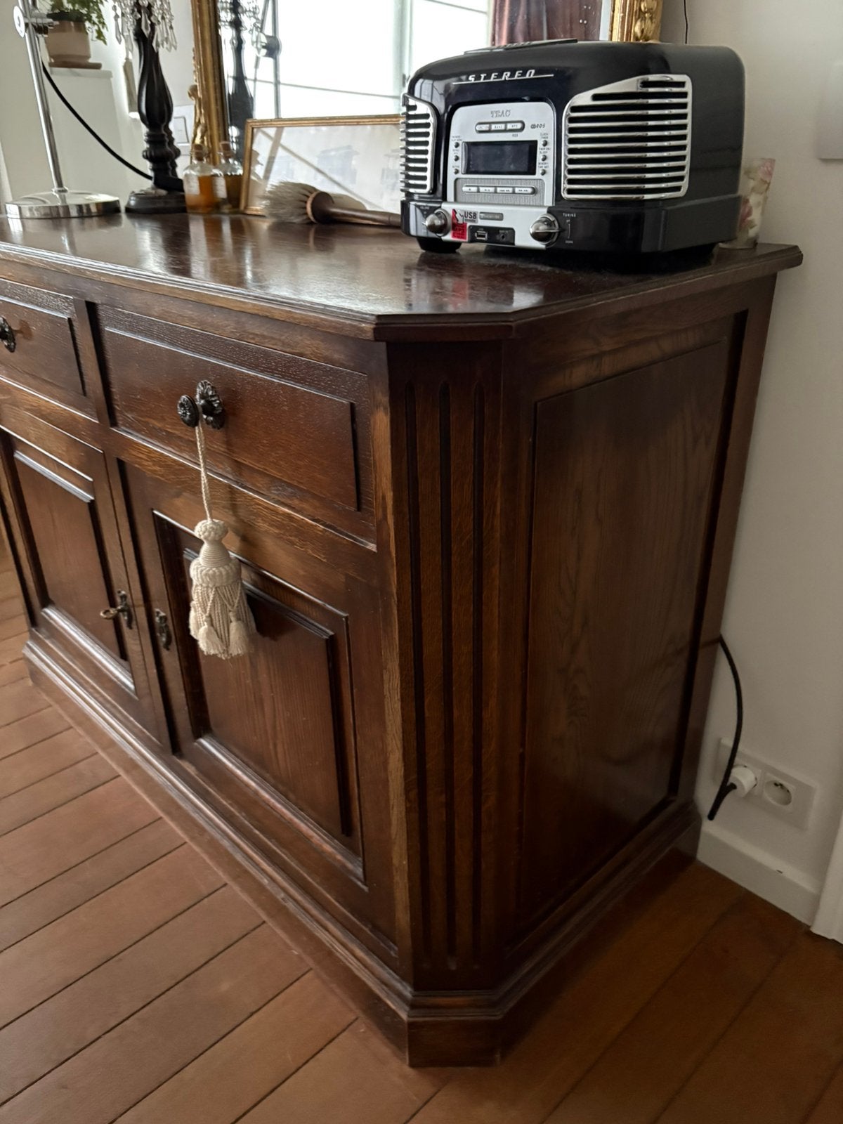 Eiken kommode 131,5 br x 54 d x 89,5 h., Ophalen