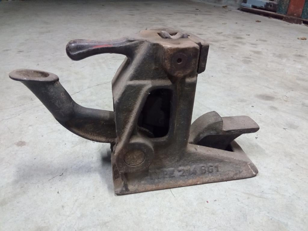 Ancien cric
Levage, manutention, collection, outils ancien,, Bricolage & Construction, Enlèvement