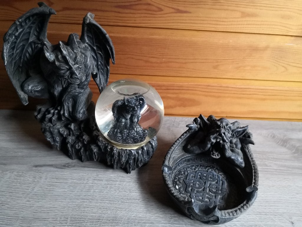 Set van een gargoyle beeld met bol en asbak, Verzamelen, Ophalen