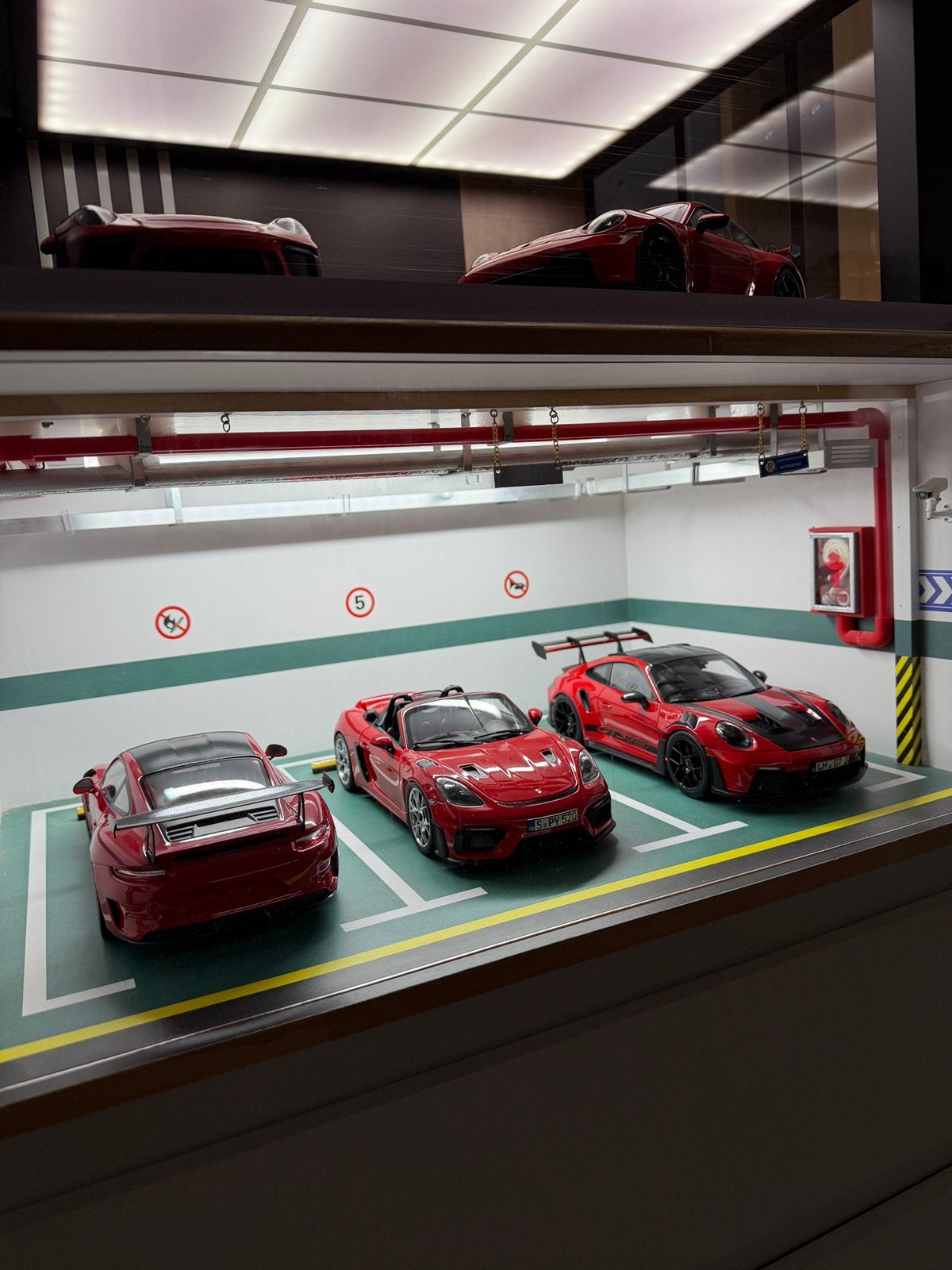 Diorama parkeergarage 3 auto’s, Ophalen, Auto