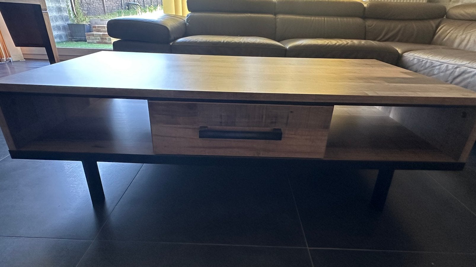 Table base, Enlèvement, Neuf