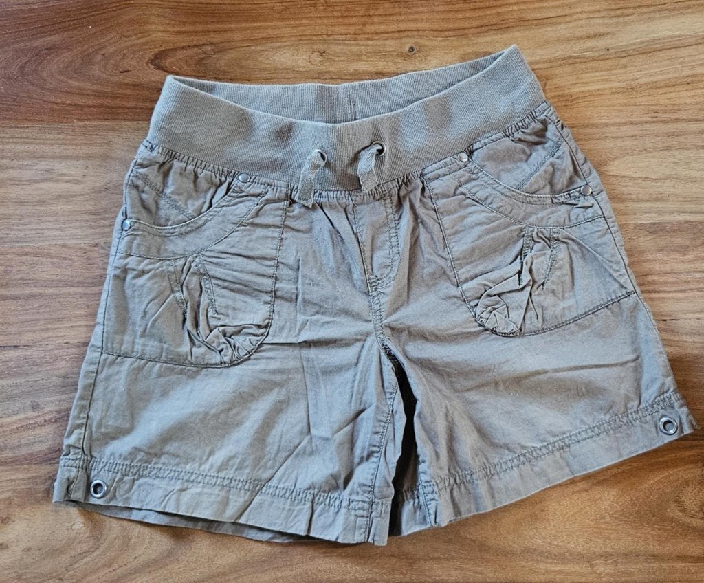 Short kaki taille 34, Vêtements | Femmes, Culottes & Pantalons, Enlèvement ou Envoi, Porté, Taille 34 (XS) ou plus petite