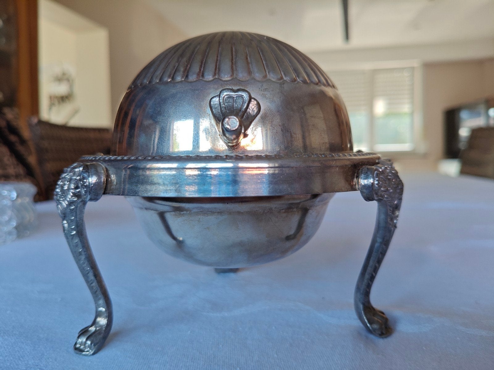 Ancien plat de service en métal argenté avec couvercle et gl, Envoi, Comme neuf, Métal, Vintage