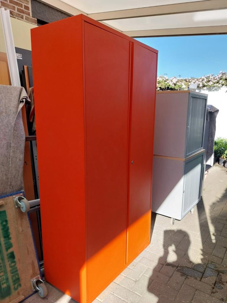 Armoire de rangement Bisley, Enlèvement