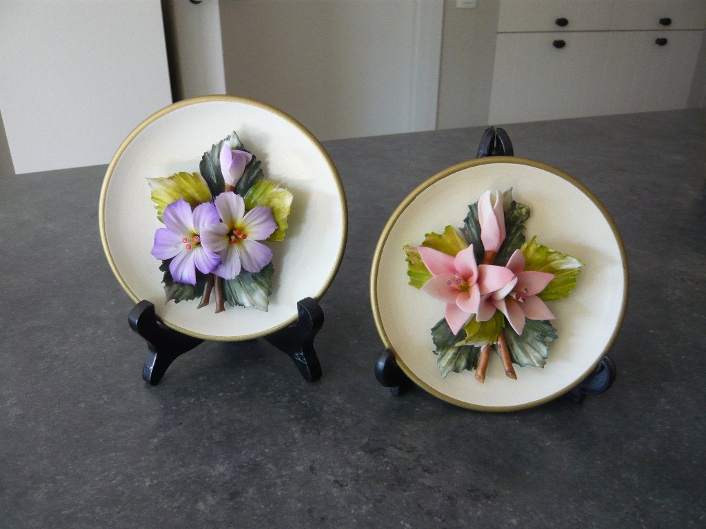 capodimonte stijl sierbordjes met bloemen, Enlèvement