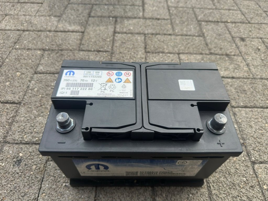 NIEUWE ORIGINELE MOPAR EFB START-STOP ACCU –70Ah / 760A €200, Auto-onderdelen, Skoda