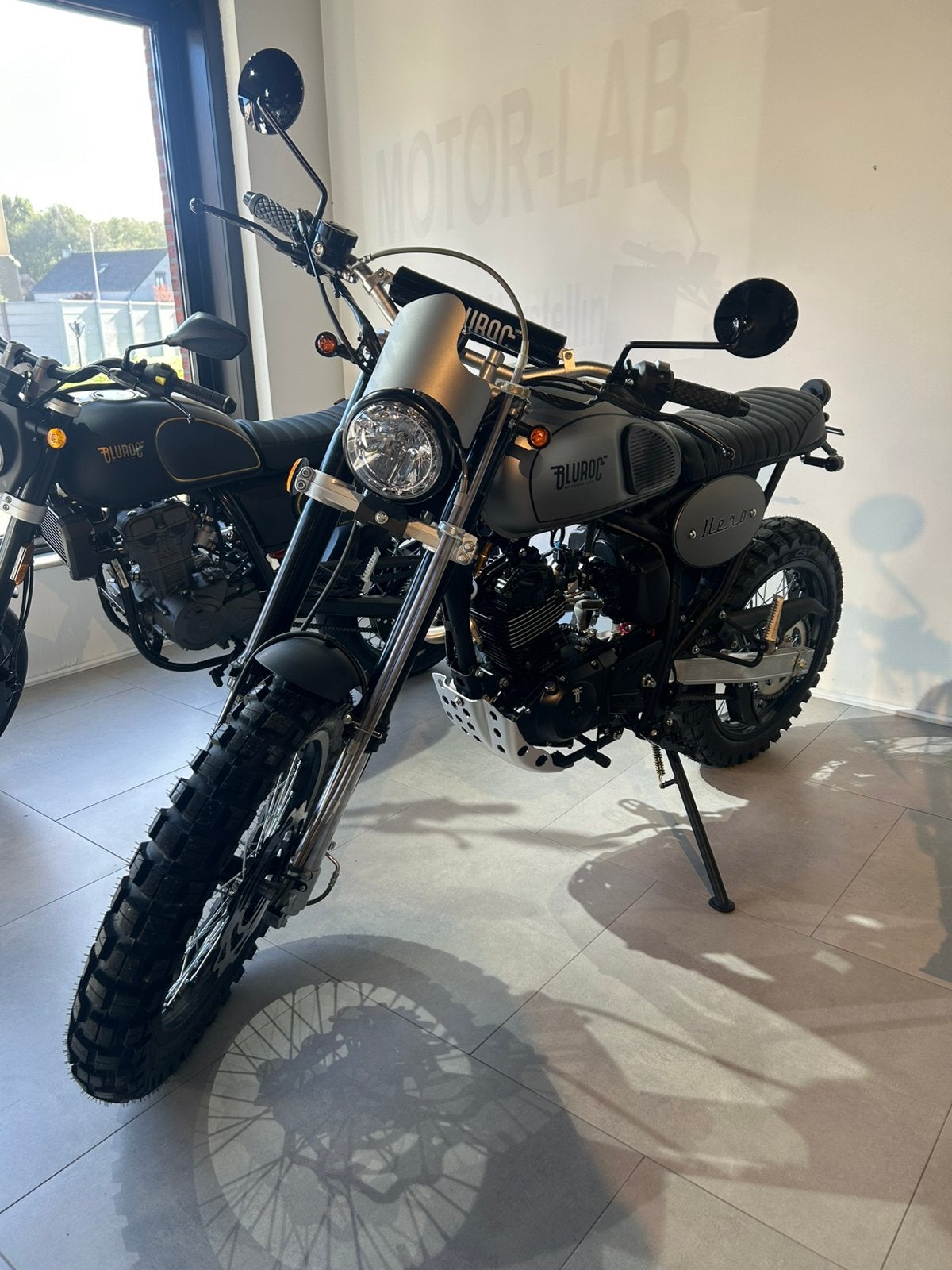 Bluroc Hero 125 - Titanium - NIEUW - rijbewijs A1/B, Motoren, Nieuw, Particulier, 125 cc, Overig