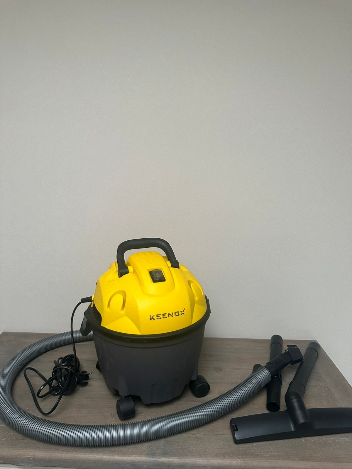 Keenox Nat & Droog Bouwstofzuiger 1200W - Met toebehoren, Ophalen, Zo goed als nieuw