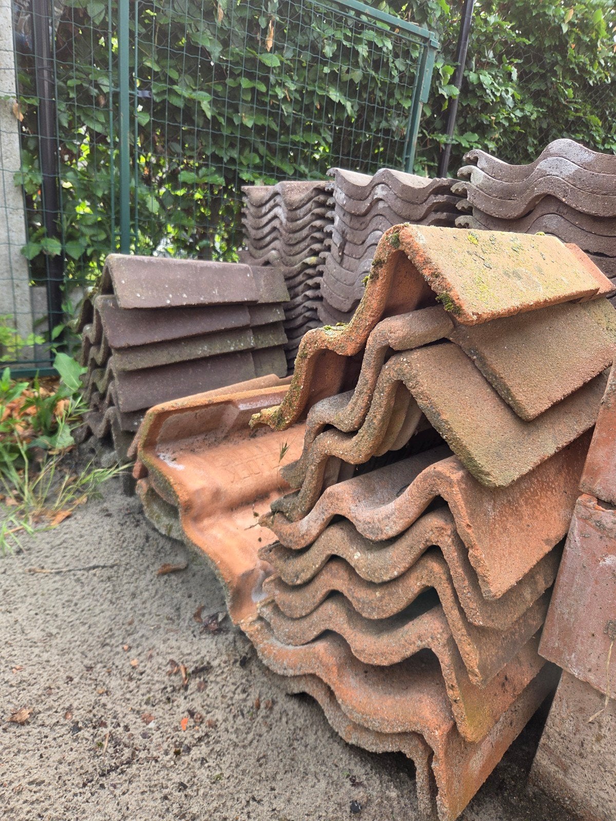 Betondakpannen sneldekpannen, Ophalen, Steen of Klei, Zo goed als nieuw, 15 m² of meer
