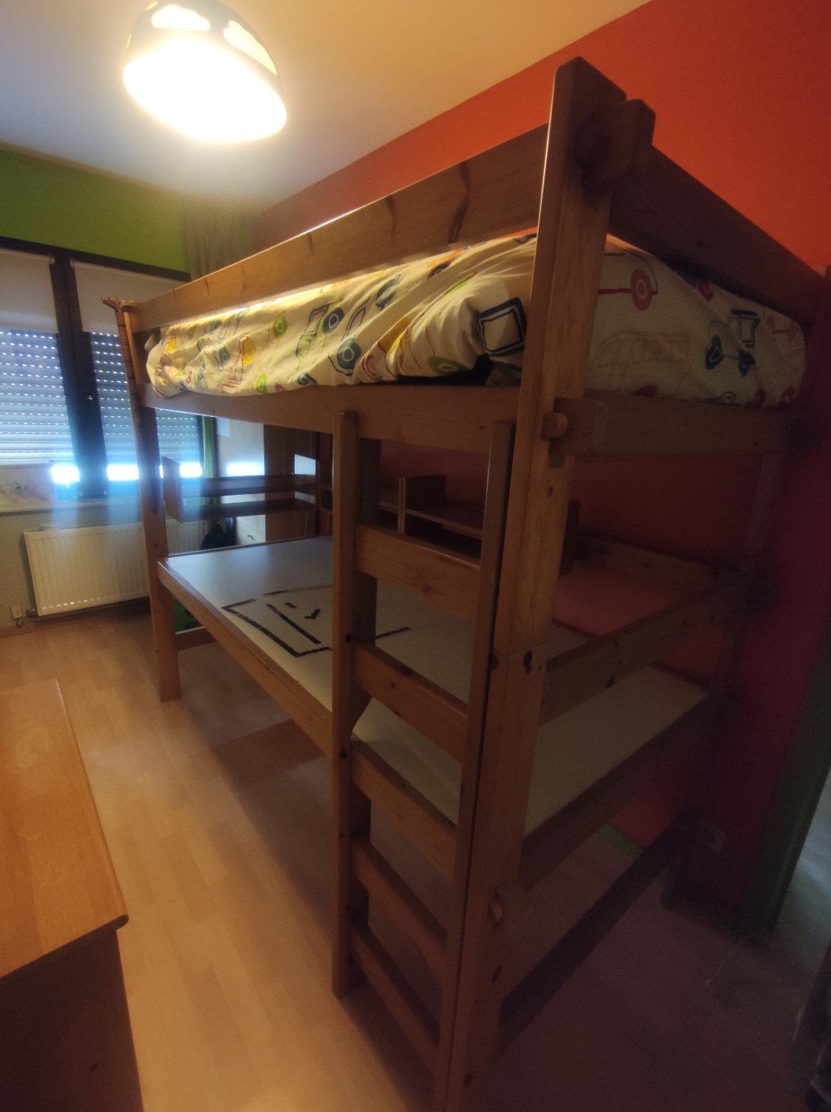 heel stevige hoogslaper met bureau en 4 rekjes, Huis en Inrichting, Ophalen, Gebruikt, Hoogslaper