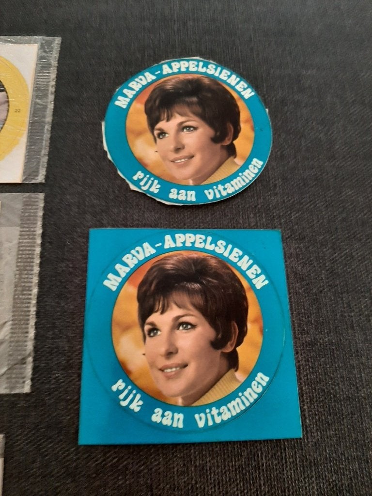 2 stickers zangeres Marva, Enlèvement, Comme neuf