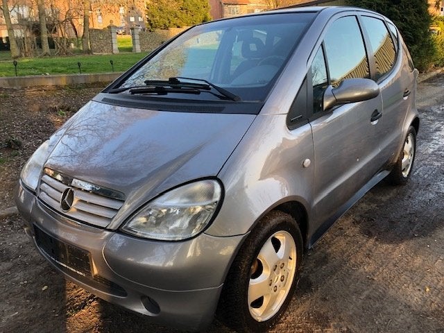 Mercedes A160 Avantgarde aut., 75 kW, 4 cilinders, Leder en Stof, Bedrijf
