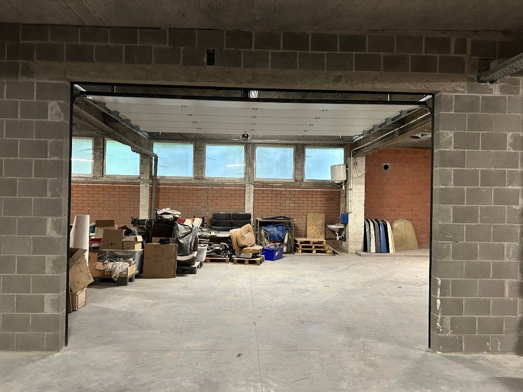 Magazijn te huur in Kapellen 140m² en 26m², Immo