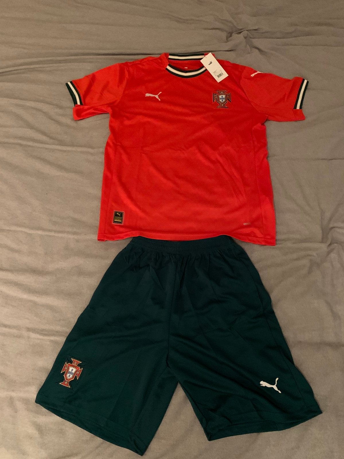 Portugal Voetbaltenue - Shirt & Broek, Sport en Fitness, Voetbal, Maat L, Ophalen of Verzenden, Zo goed als nieuw, Shirt