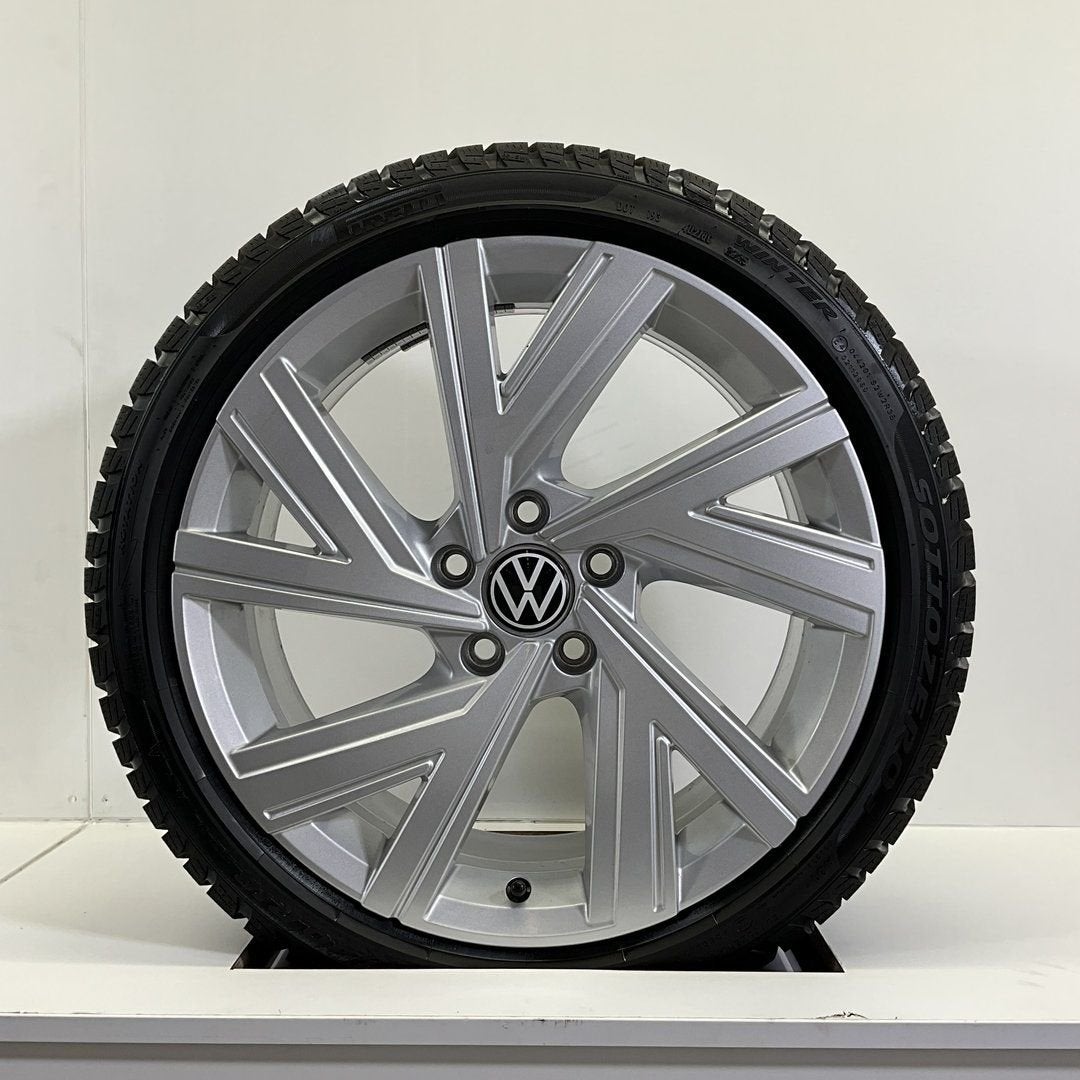 VOLKSWAGEN GOLF 8 VELGEN SET WINTERBANDEN 18 INCH, Pneus et Jantes, Pneus hiver, Véhicule de tourisme, -