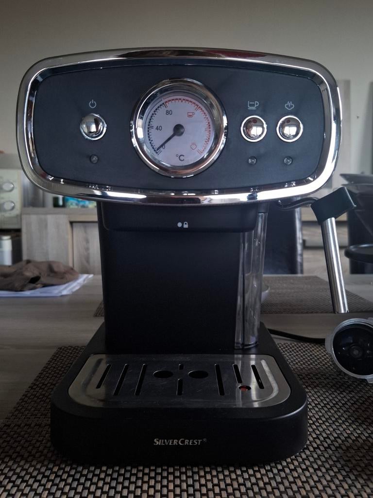 ZGAN: Silvercrest Retro Espressomachine - Zwart - 1050W, Elektronische apparatuur, Koffiezetapparaten, Zo goed als nieuw, Gemalen koffie
