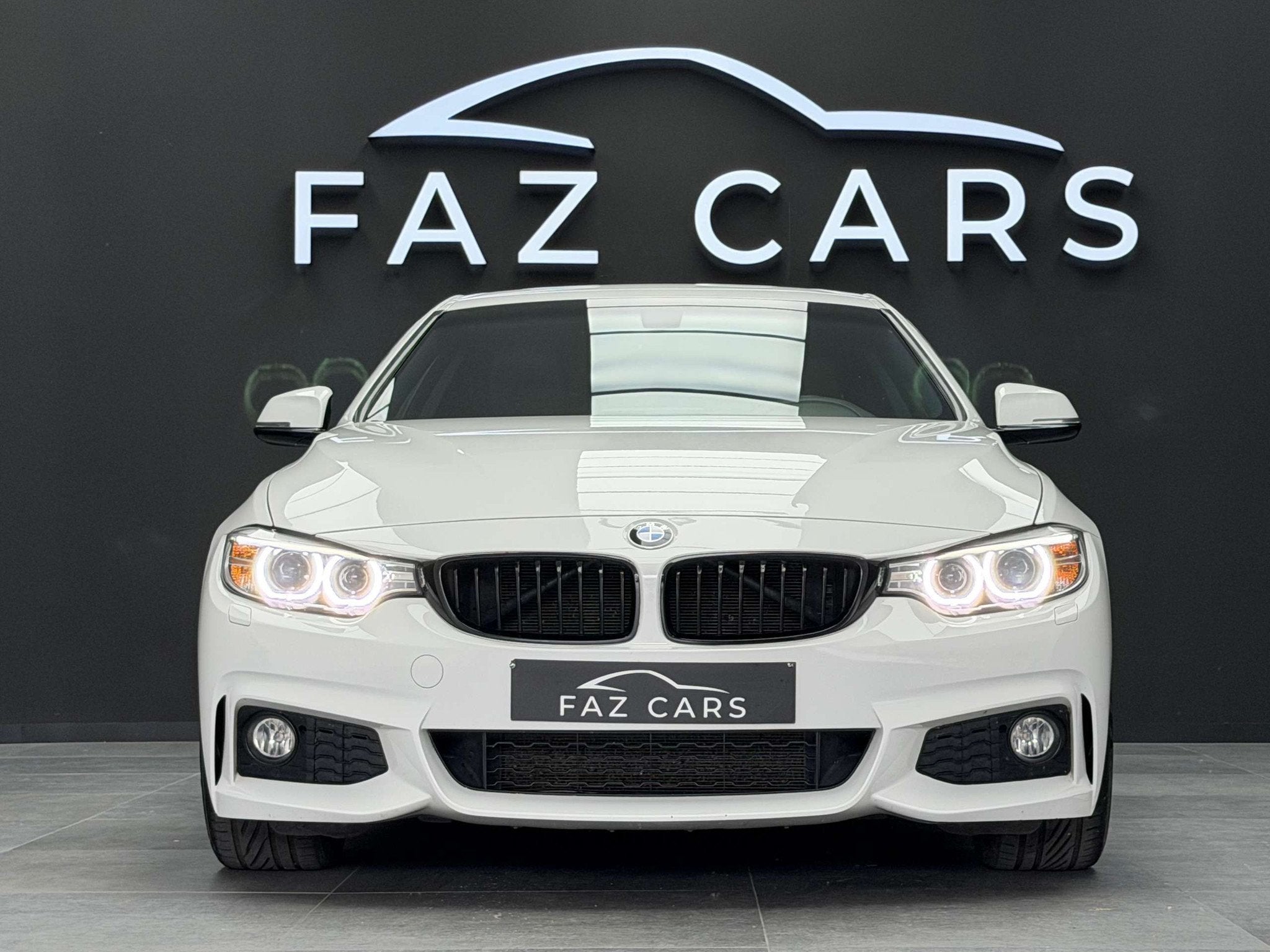 BMW 4 Serie 420 i Coupé * PACK M + XENON + CUIR + GPS + GAR, Auto's, Gebruikt, 4 cilinders, Wit, Bedrijf