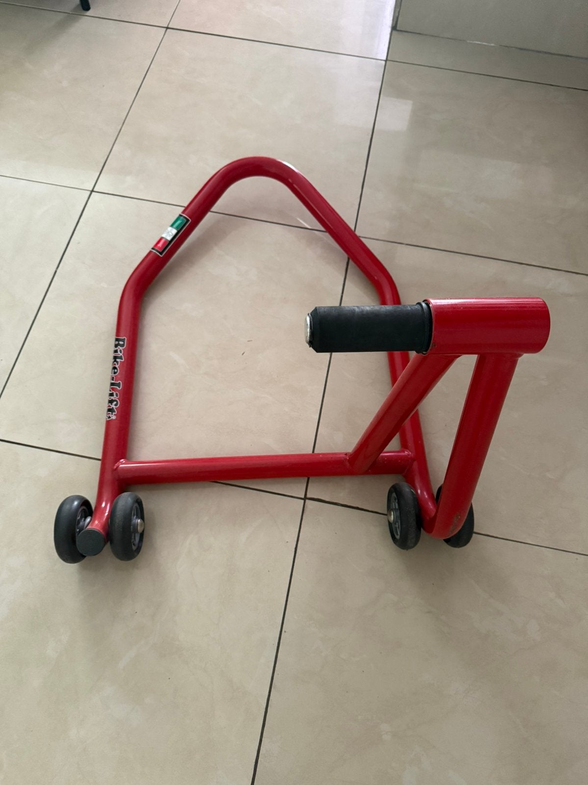 Bequille d atelier moto, Ophalen