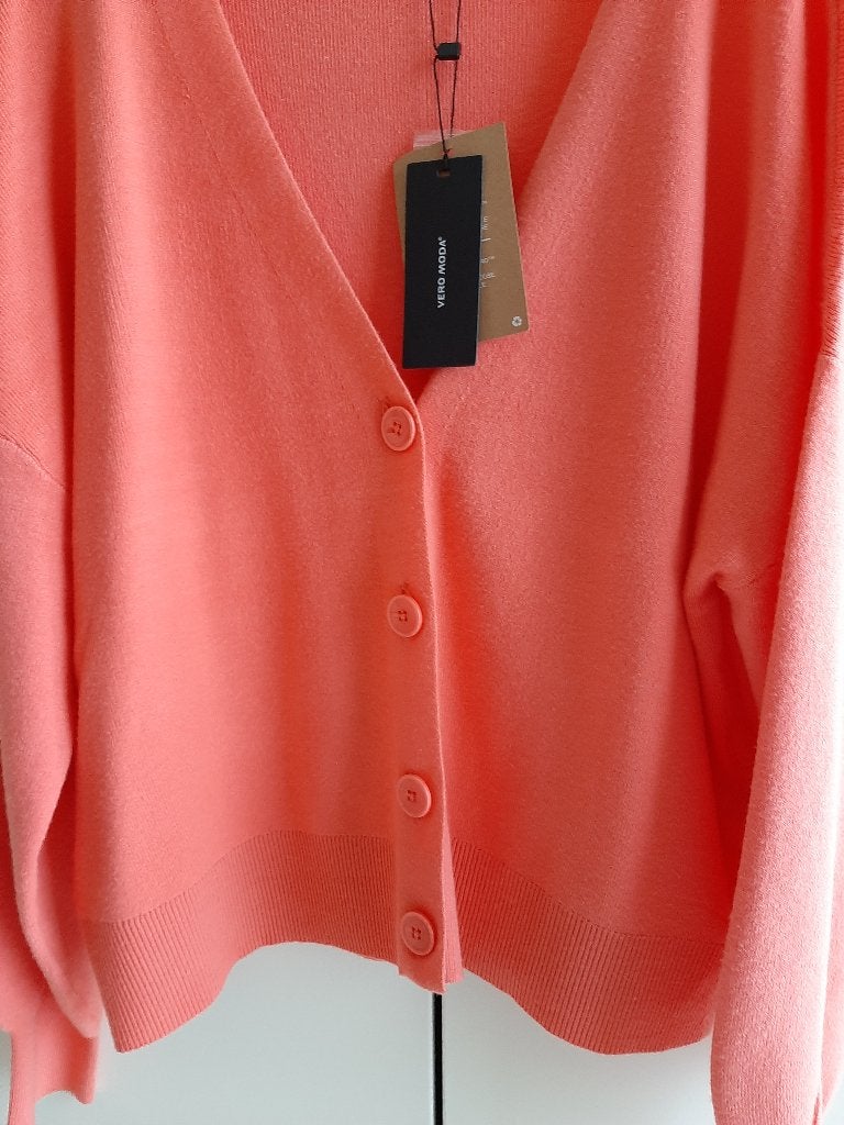 Te koop: Nieuw! Leuke zalmkeurige cardigan "Vera Moda" L., Ophalen, Maat 42/44 (L), Nieuw, Roze