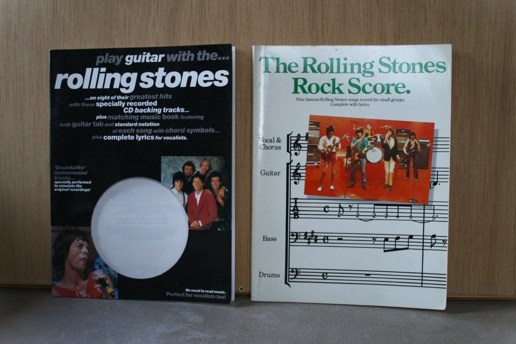 The Rolling Stones: play their music. 1 = €9 / 2 = €15, Boeken, Ophalen of Verzenden, Gelezen, Artiest, Diverse auteurs