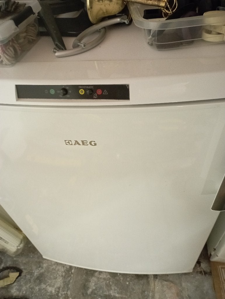 AEG diepvriezer met 3 laden nieuwstaat 125€, Ophalen, Zo goed als nieuw, Tussenbouw, Vrieskast