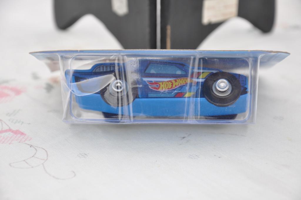 vehicule hotwheels neuf en bois couleur bleu, Enlèvement ou Envoi, Neuf