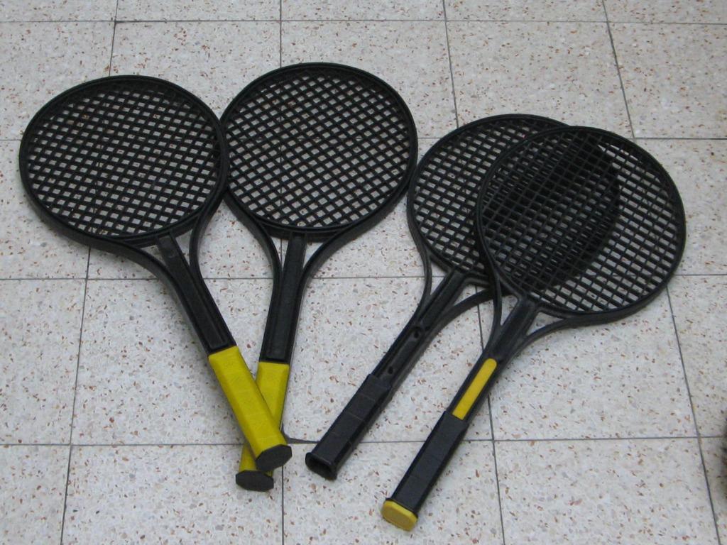 Vier Kinder Tennisracketten, Sport en Fitness, Ophalen of Verzenden, Gebruikt, Overige typen, Overige merken