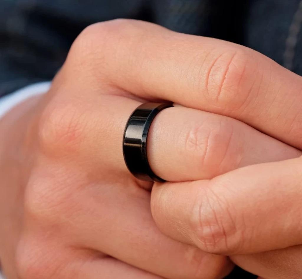 Bague pour homme en acier poli noir, Bijoux, Sacs & Beauté, Bagues, Neuf, Enlèvement ou Envoi, Fer ou Acier, Homme