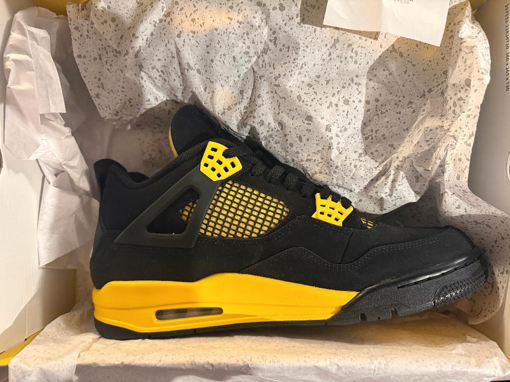 Air Jordan 4 Retro 'Thunder' US12/EU 46, Enlèvement ou Envoi, Neuf, Chaussures